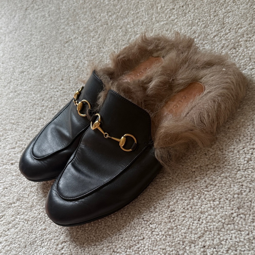 GUCCI Black Leather Princetown Mule loafer with Fur Trim. AUTHENTIC